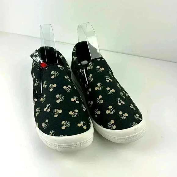 Disney Shoes - MINNIE MOUSE SZ 9 SLIP ONS NWT BLACK&WHITE FABRIC WHITE SOLES